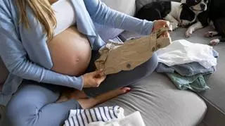 Influencerka pokazała w sieci nietypowy kształt brzucha. Fani: "Boję się zachodzić w ciążę, kiedy widzę takie zdjęcia".