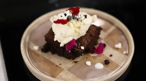 Brownie z kremem mascarpone i lodami śmietankowymi