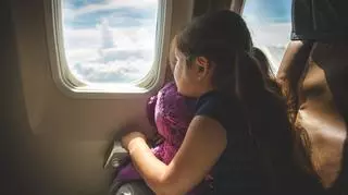 Kazała przesiąść się dziewczynce, która zajęła jej miejsce przy oknie. "Leciałam za granicę"