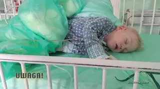 Biologiczna matka próbowała go usunąć. Adopcyjni rodzice walczą o jego zdrowie