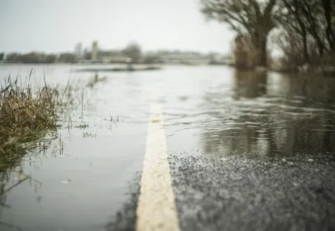 IMGW wydało alerty na najbliższe dni. W tych regionach może być niebezpiecznie