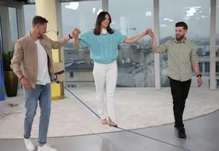 Slackline - chodzenie po taśmie dla każdego. Jak rozpocząć przygodę z tą niezwykłą dyscypliną? 