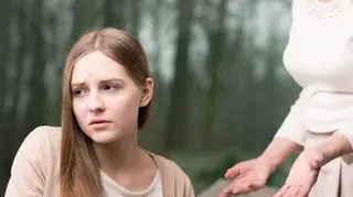 Zdradza sekrety córki jej ojcu. Psycholog: "To może mieć długofalowe konsekwencje"