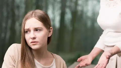 Wyznała, że zdradza sekrety córki jej ojcu