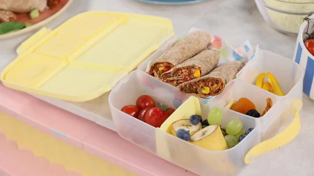 Bułeczki, tosty, a może zapiekanki? Sprawdź przepisy idealne do szkolnego lunchboxa
