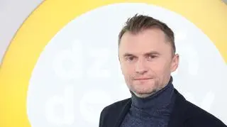 Piotr Jacoń nie przebiera w słowach i uderza w Czarnka. "Cofa się stojąc w miejscu"