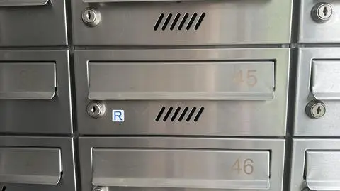 Co oznacza litera "R" na skrzynkach na listy? To może ułatwić życie