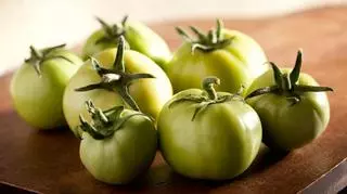 Zielone pomidory – doskonały pomysł na przetwory zimowe. Sprawdź, jak prosto je przygotować