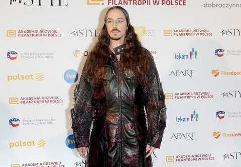 Michał Szpak zapozował nago. Miał też ważną wiadomość dla fanów. "Obnażasz się przed nami" 