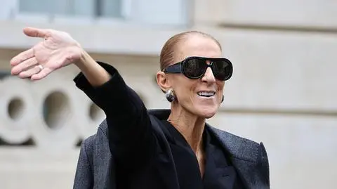 Céline Dion boso na masce samochodu. Zaśpiewała z fanami znany hit 