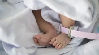 W oknie życia znaleziono dziecko. Matka zostawiła list. Jej słowa łamią serce 