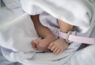 W oknie życia znaleziono dziecko. Matka zostawiła list. Jej słowa łamią serce 