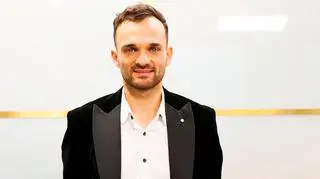 Bartosz Zmarzlik wziął ślub. Fani są zachwyceni błyszczącą suknią panny młodej