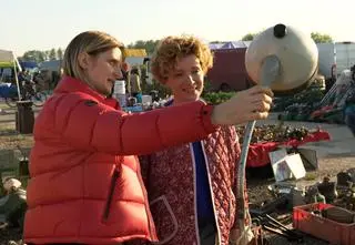 Jak upolować perełkę? Targ staroci w Słomczynie to raj dla amatorów mebli z historią