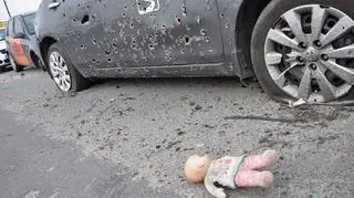 Irpień: Lalka porzucona podczas ewakuacji 