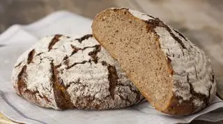 Chipsy chlebowe, pudding i włoska zupa. Jak wykorzystać czerstwe pieczywo?