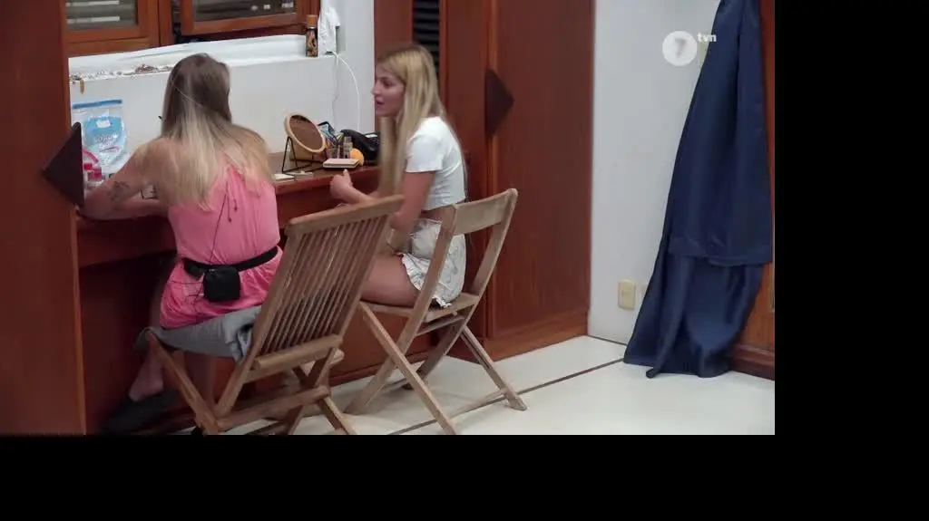 "Hotel Paradise 5"