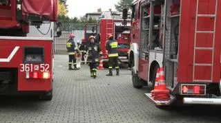 Dwuletni chłopiec zamknął mamę na balkonie. Do otwarcia drzwi przekonał go miś