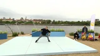 Akrobacje z sześcianem
