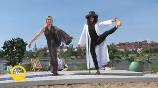 Małgorzata Pieczyńska ćwiczy jogę na plaży