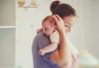 Wzdęcia u niemowlaka - objawy, przyczyny i leczenie. Dlaczego wzdęcia występują w nocy i jak długo się utrzymują? 