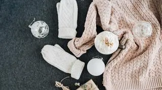 Z czego uszyć zimowy sweter? 5 ciepłych i przyjemnych materiałów