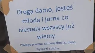 Kartka wywieszona w jednym z bloków - uwaga od sąsiadów na temat głośnych odgłosów seksu