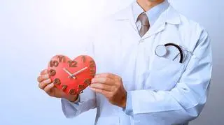 Negatywne skutki spowodowane zmianą czasu. Czy mogą wywołać zawał?