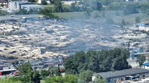 Pożar hali Marywilska 44. Kilka tysięcy osób straciło dobytek i pracę
