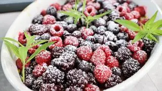 Tarta bezglutenowa z sezonowymi owocami i kremem waniliowym