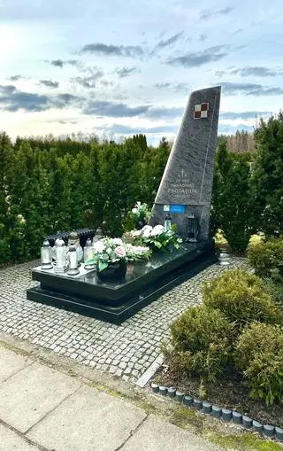 Grób mjr pilota Arkadiusza Protasiuka