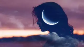 Kobieta i nów Księżyca
