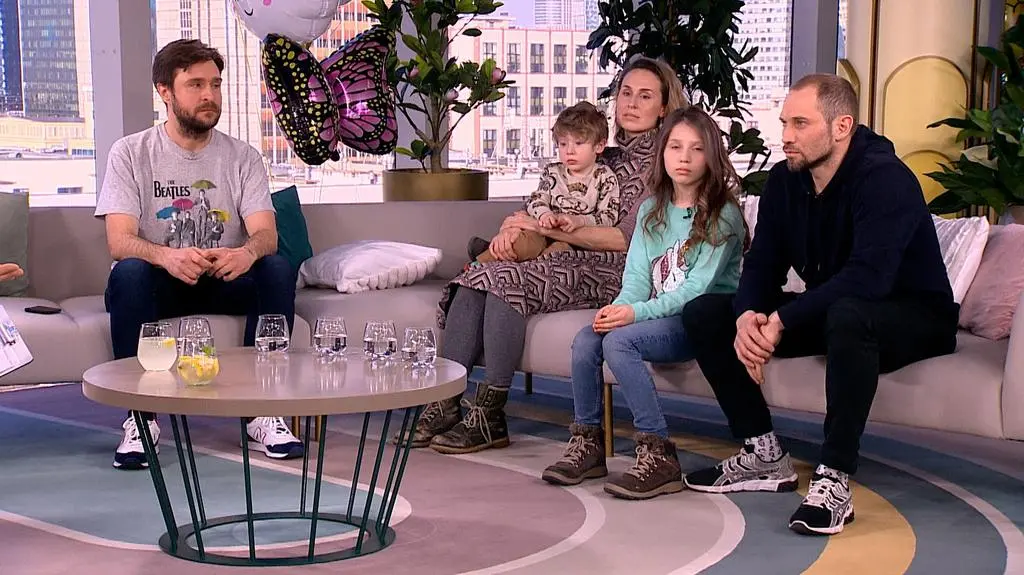 Żenia Klimakin- dziennikarz telewizyjny i radiowy i Artem Manuilov- aktor teatralny.