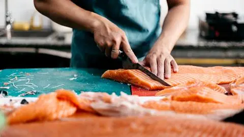 Czy łosoś zniknie restauracji? Kucharze mają ważny powód 