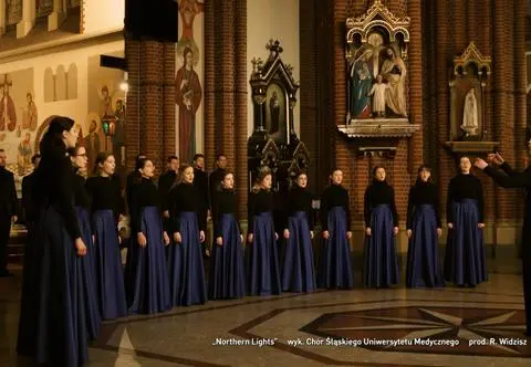 Muzyczna pasja sióstr. Jak łączą występy w chórze z leczeniem? 