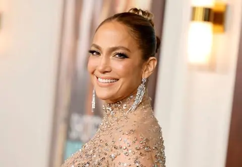 Wiosenny manicure w stylu Jennifer Lopez