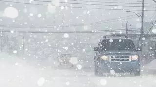 Śnieżyca Arwen w Europie. Zablokowane drogi i samochody, śmiertelne wypadki
