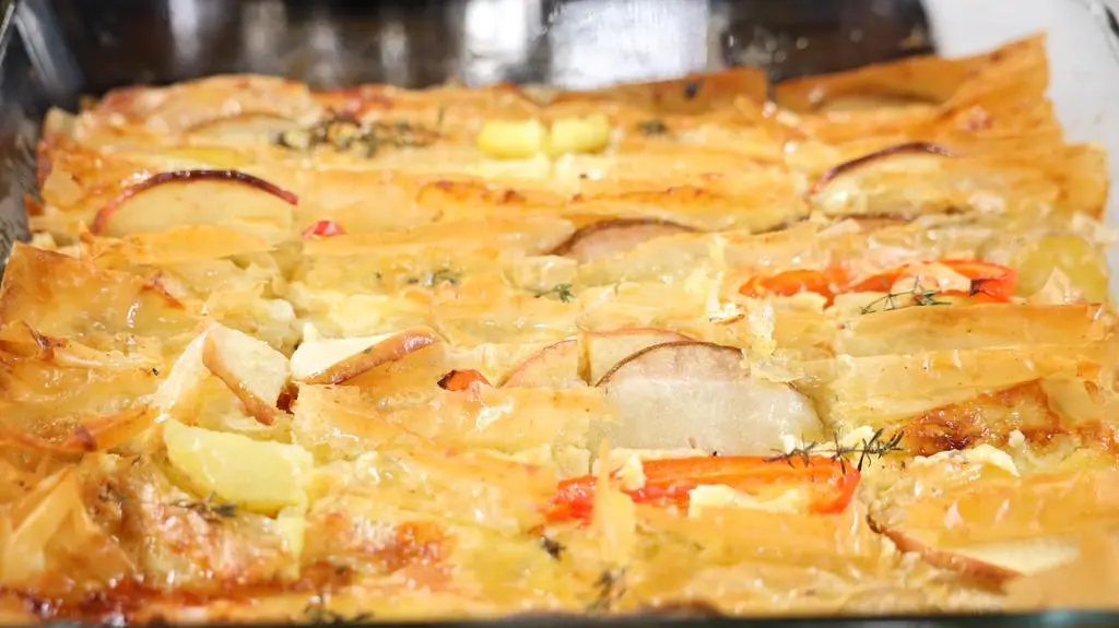 Tarta z serem comte i pieczonym jabłkiem