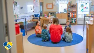 Ukraińska przedszkolanka pracująca w Polsce o swojej mamie. "Schodzi do schronu po 4 razy dziennie"