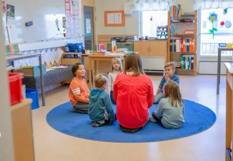 Ukraińska przedszkolanka pracująca w Polsce o swojej mamie. "Schodzi do schronu po 4 razy dziennie"