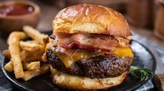 GIS ostrzega przed zanieczyszczonym jedzeniem. Wykryto groźną dla zdrowia bakterię 