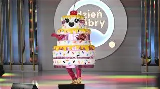 Mateusz Banasiuk na scenie Dzień Dobry TVN. "Na deser serwujemy tort"