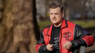 Błażej Król oprowadził nas po rodzinnym mieście. "Pamiętam same miłe rzeczy, bo po co pamiętać te złe"