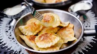 Partie pierogów wycofywane ze sklepów. "Spożycie może prowadzić do choroby zwanej listeriozą"