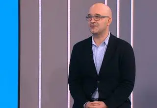 Chaos w obostrzeniach covidowych. Nie tylko przedsiębiorcy stąpają po lodzie