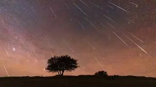 Deszcze meteorów na niebie w 2023 roku. Kiedy wypadają noce spadających gwiazd?