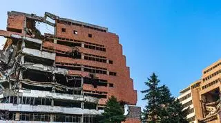 Rozpad Jugosławii, budynek w Belgradzie zbombardowany przez NATO