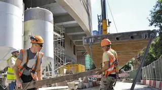 Kryzys na rynku nieruchomości. Ukraińscy pracownicy wyjechali, a "ceny materiałów są kosmiczne"