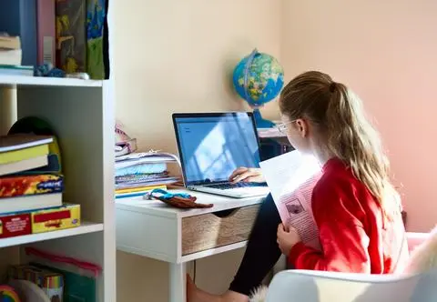 Coraz więcej uczniów przestaje chodzić do szkół