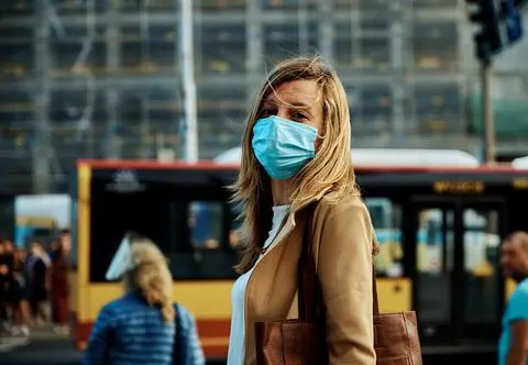 Rząd przedłuża obostrzenia epidemiczne. Gdzie nadal obowiązują maseczki?